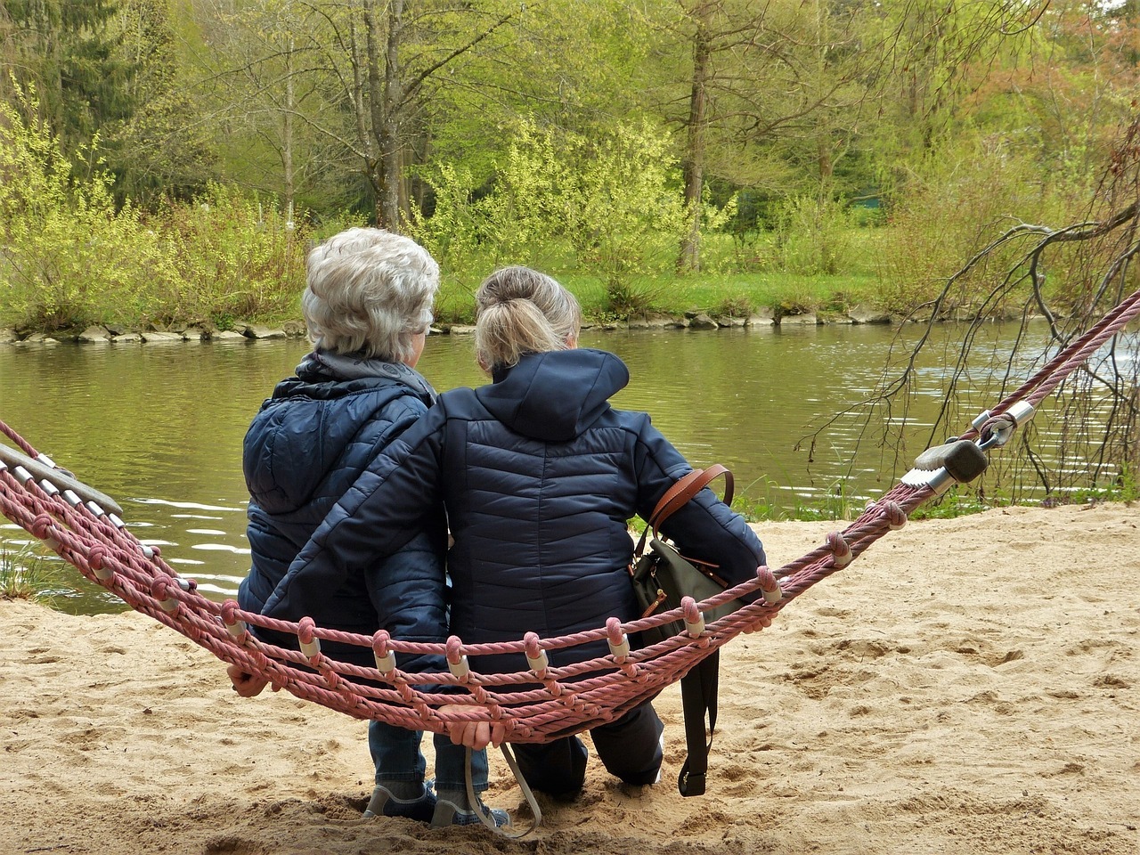 Trápí vás nepříjemné symptomy menopauzy? CBD vám přinese úlevu